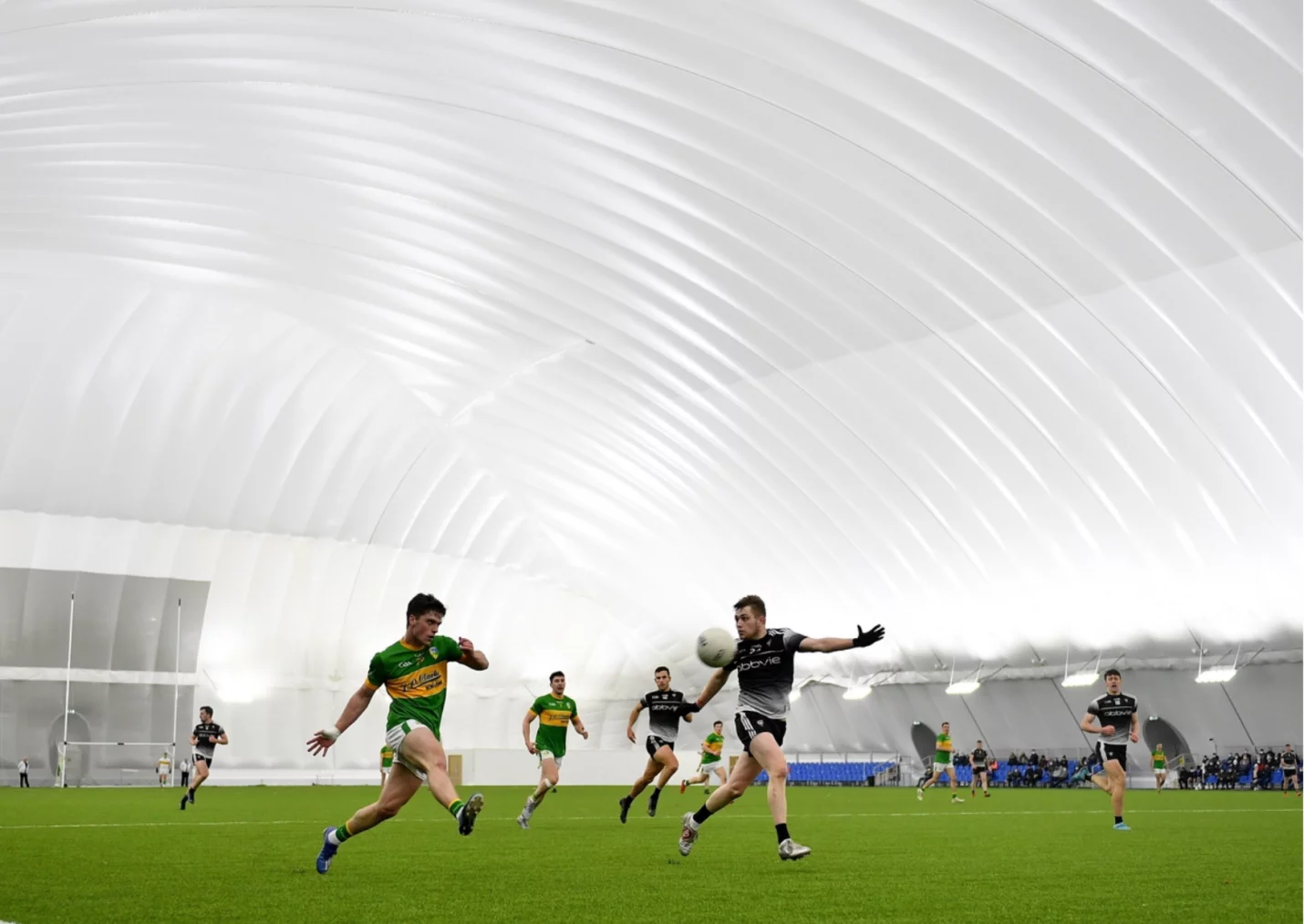 Constant Temperature PVDF Inflatable Air Membrane Sports Dome